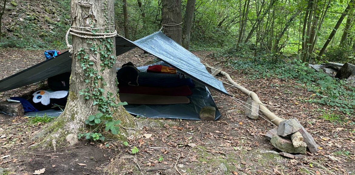 Een eigen onderkomen maken - Family Survival - Meant4Life